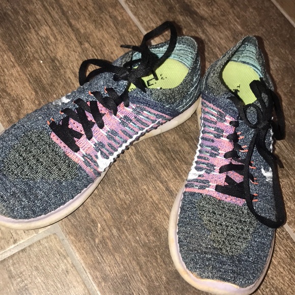 flyknit tennis shoes